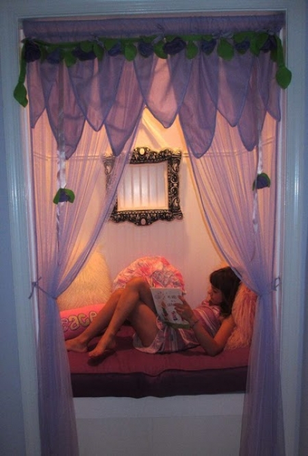 kids reading nook